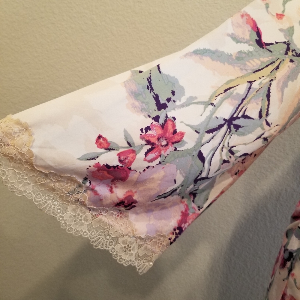 In Bloom Floral Robe - Picture 4 of 6